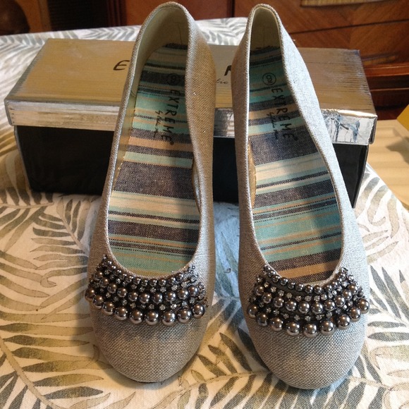 Shoes - NWB Cute Sparkle Flats
