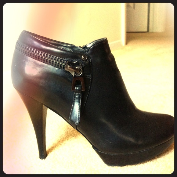 Guess bootie