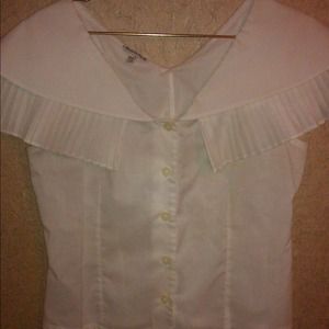 Pleated collar blouse