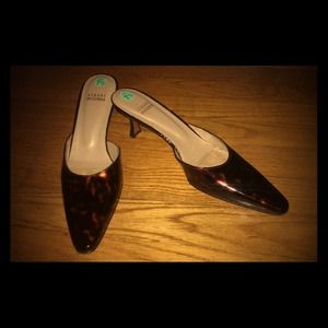 Stuart Weitzman leopard patent leather shoe