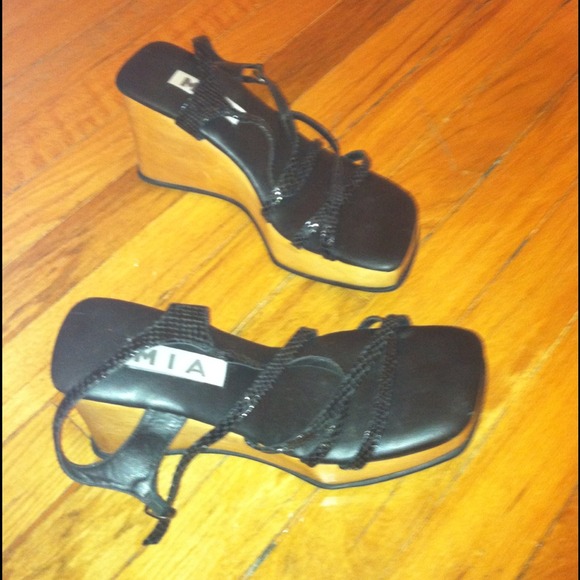 Shoes - Picture 2 of 2
