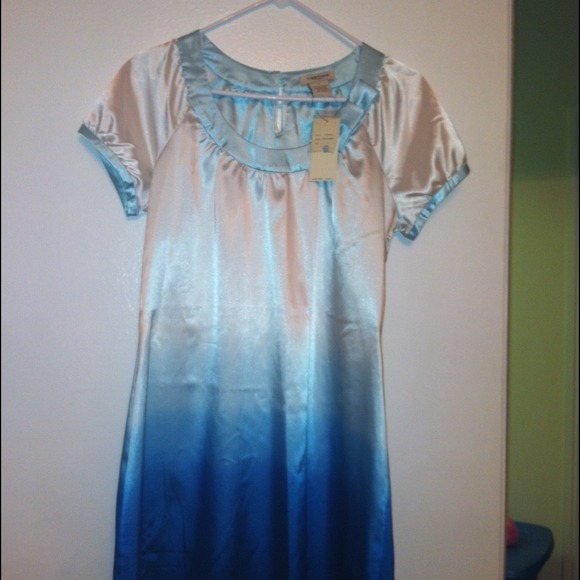 Dress - Picture 2 of 3