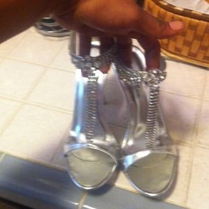 💞Reduced! Beautiful silver jeweled heels