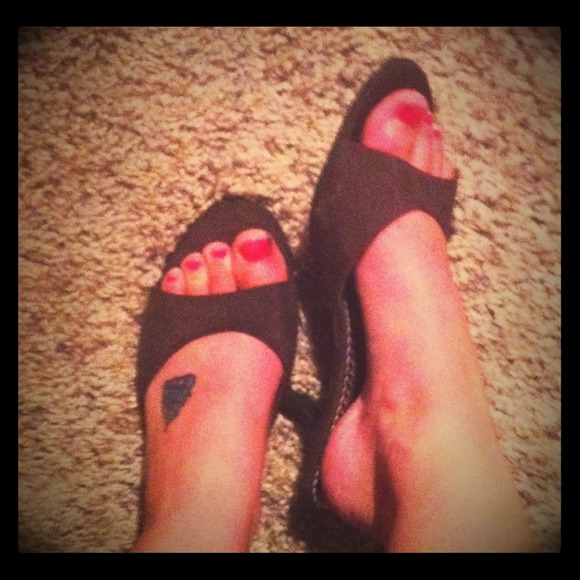 White stag like new chocolate brown kitten heels