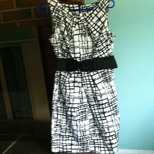 Black and white dress!! Only worn for a few hrs.