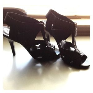 Reduced🎉BCBG black heels