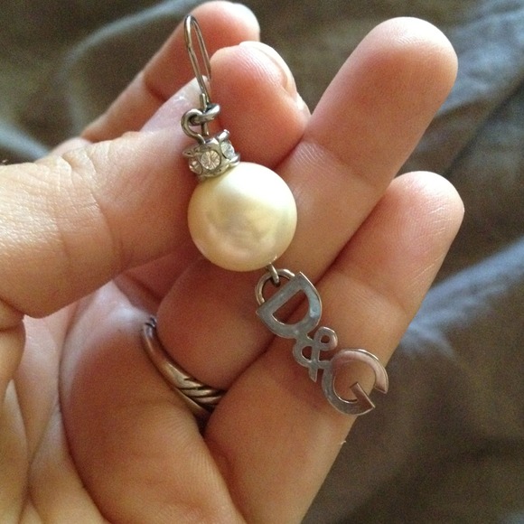 🎉❤SOLD SOLD Dolce & Gabbana Earrings - Picture 3 of 4