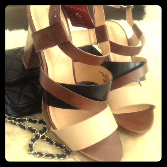 💋 REDUCED! Black and mauve leather like heels