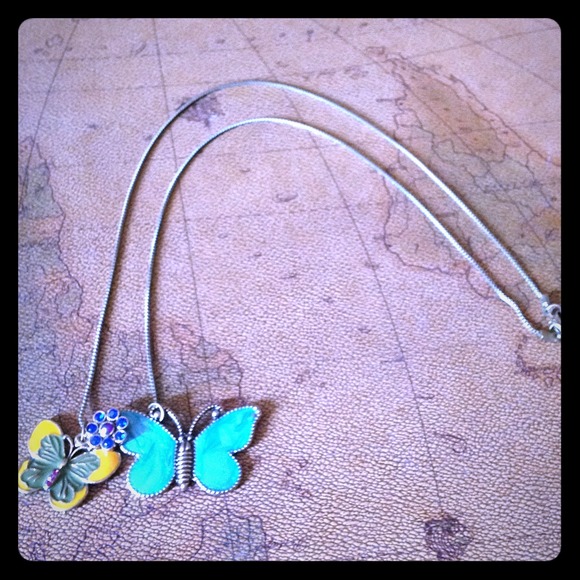 Two butterflies and flower necklace. ¡Reduced! - Picture 1 of 1