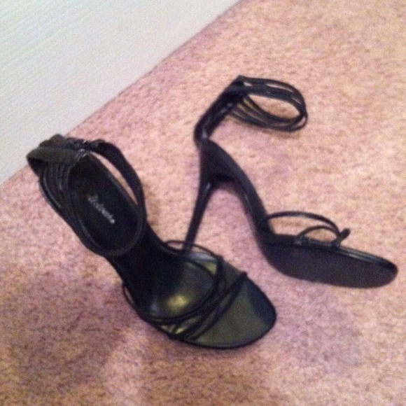 Black cute heel shoes
