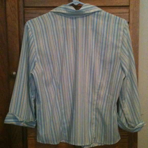 Button down top - Picture 3 of 3