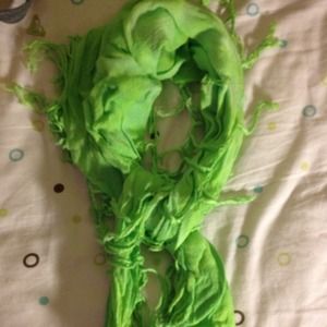 Green fringe scarf