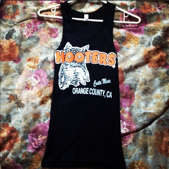 ❌Reserved.❌Hooters tank top