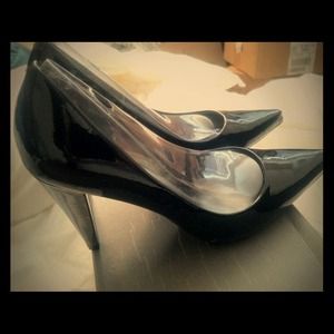 Kenneth Cole black pumps