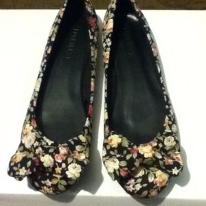 RESERVED 💢💢💢Floral print flats