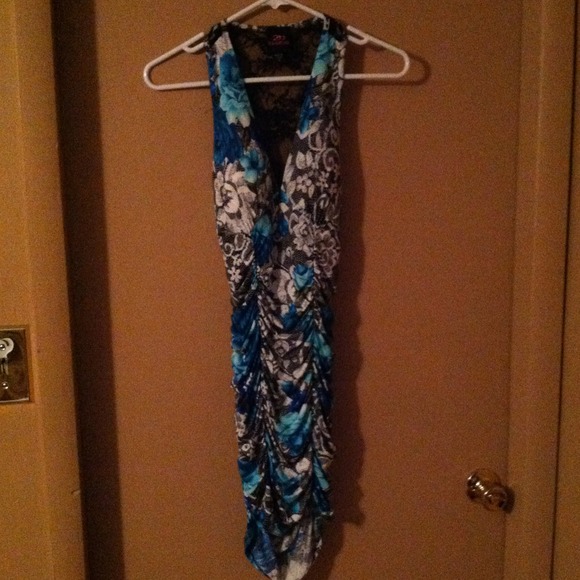 *Reduced* Bebe floral cocktail dress w. lace back