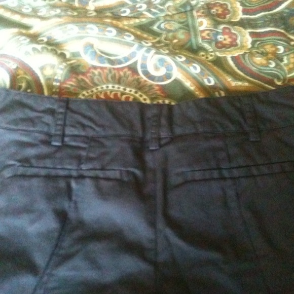Simply Vera Wang black capris size 2 - Picture 2 of 3