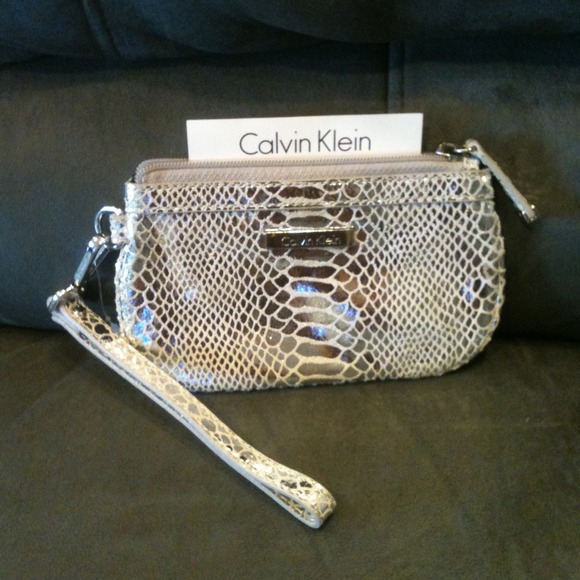 Wristlet - Picture 3 of 3