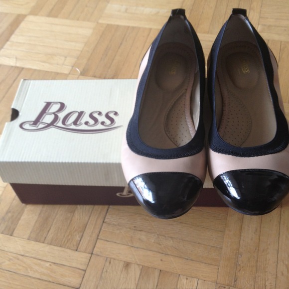 Bass flats. Worn once. Classic!