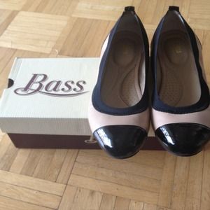 Bass flats. Worn once. Classic!