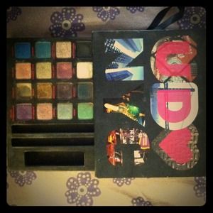 🎀SOLDDD Urban Decay Book of Shadow NYC🎀