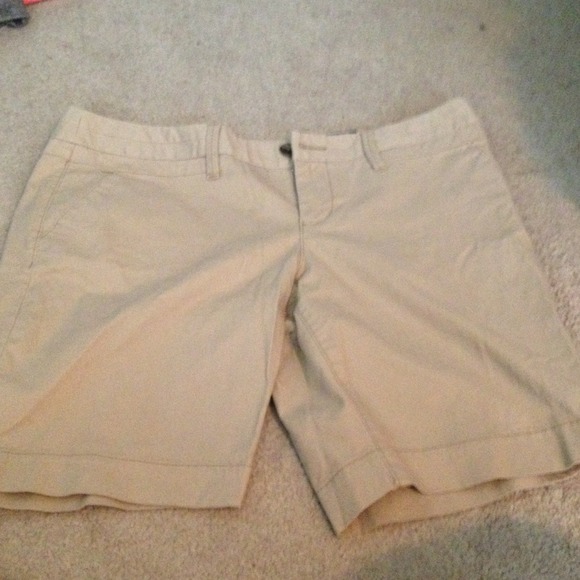 American Eagle Outfitters Pants - ****sold****American Eagle Bermuda khaki shorts
