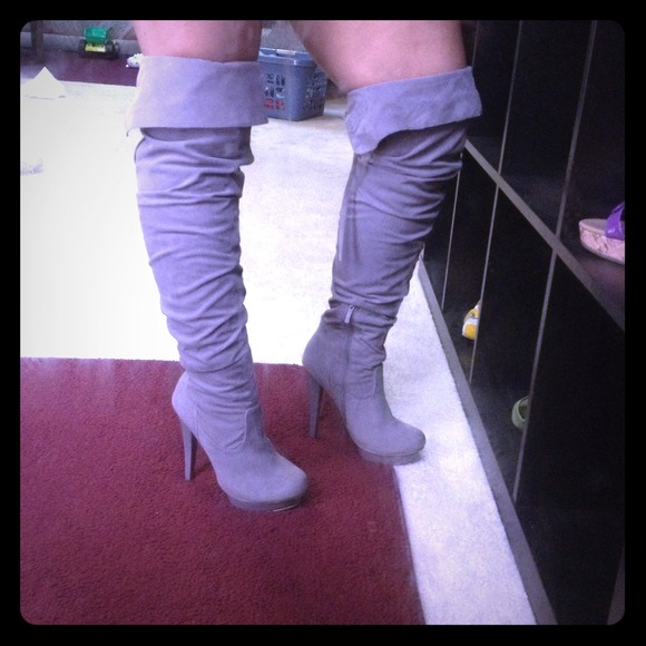 ✋SOLD✋ Sexy Grey suede thigh high boots !!