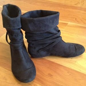 Black suede look boot