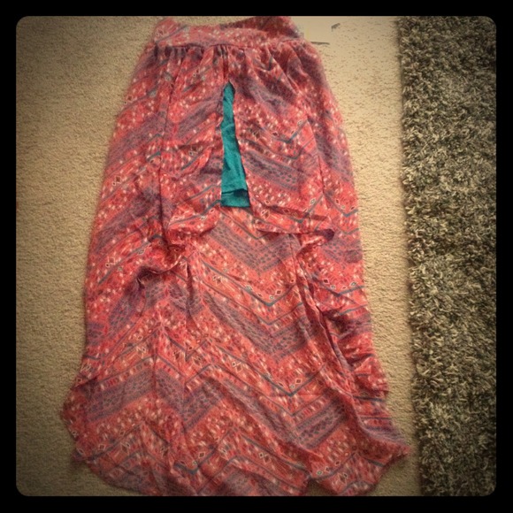 Really pretty high low skirt! BNWT!