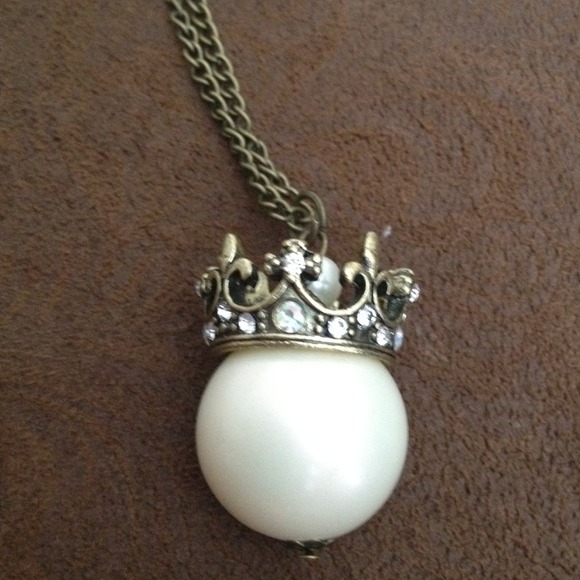 New pearl  crown long necklace