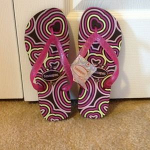 Size 6 Havianas flip flops. New with tags.