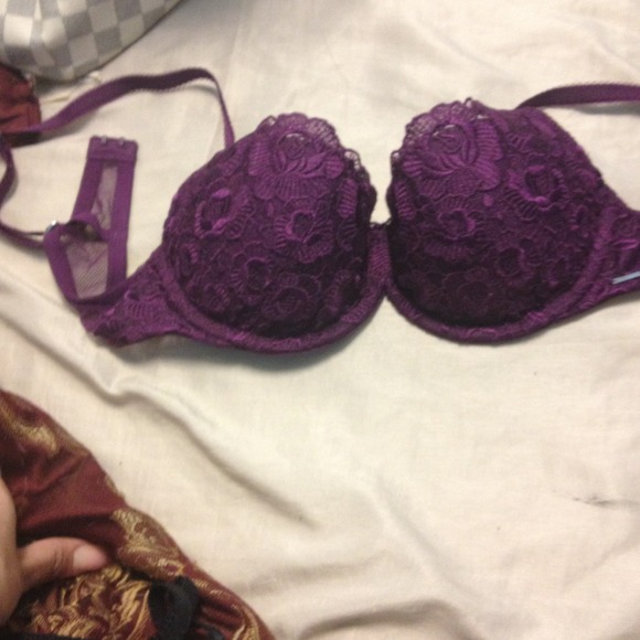 32b Victoria secret bra Sold