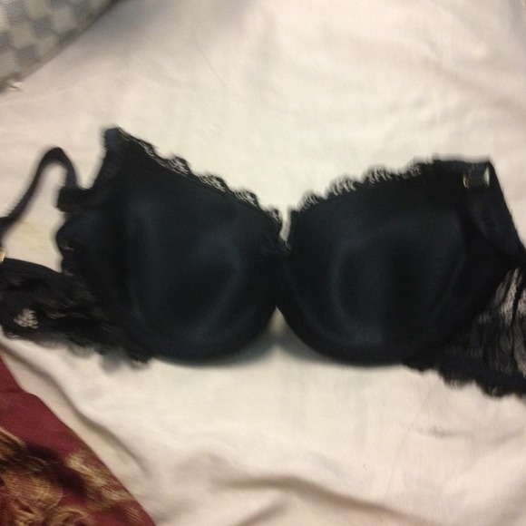 32b Victoria secret bra!! Sold in a bundle - Picture 2 of 3