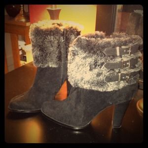 ❌SOLD❌ TO @nanners❌ Black suede fuzzy booties