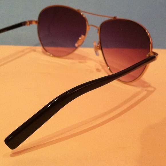✨WORN ONCE✨ Black Sunglasses!