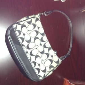⬇Reduced⬇Coach black and white small purse