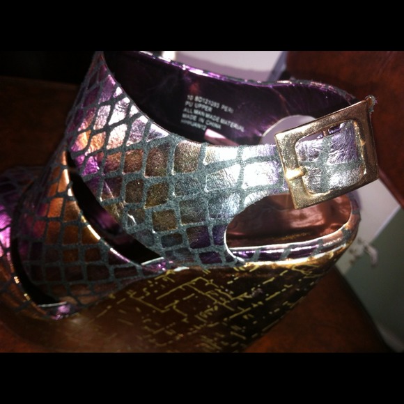 Metallic Snake Print Platform Wedge - Picture 3 of 4