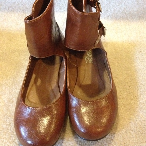 Brown shoe