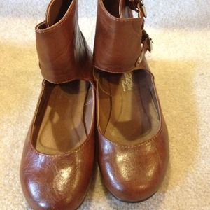 Brown shoe