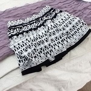 Forever 21 Black/White Patterned Skirt