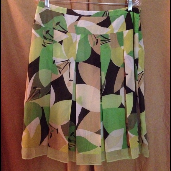 Very pretty multi color skirt