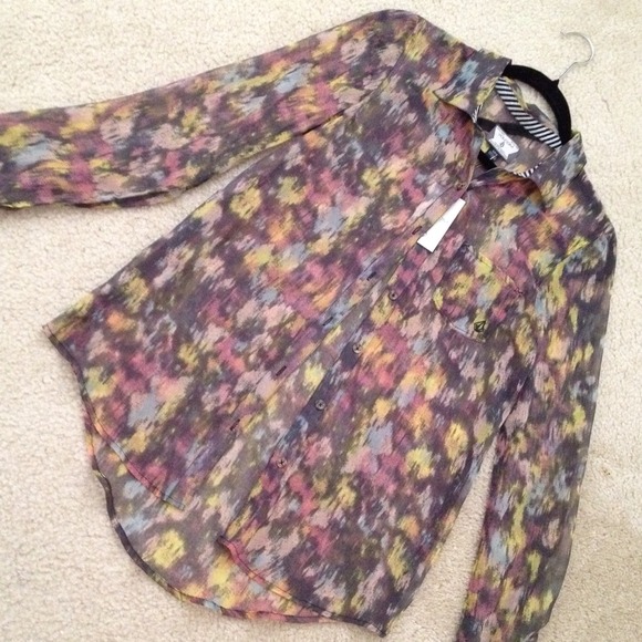 🔴*SOLD* NWT Watercolor print sheer shirt, size S.