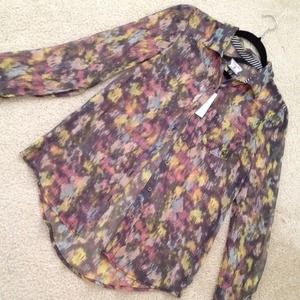 🔴*SOLD* NWT Watercolor print sheer shirt, size S.