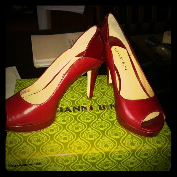 🙌SOLD🙌 Beautiful red peep toe shoes