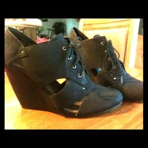 Sexy black heels ****reserved****