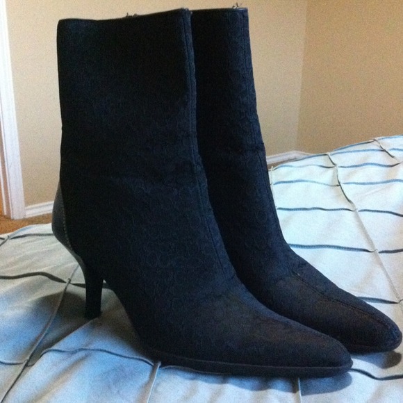 Authentic mid high signature Coach boots.