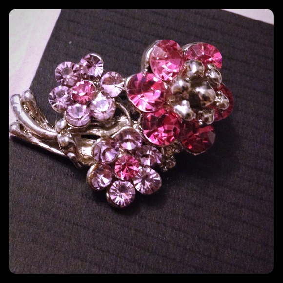 Flower broche
