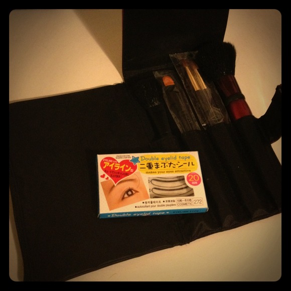 Traded- Beauty brush set