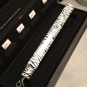 🔲Reduced! NuMe zebra print flat iron