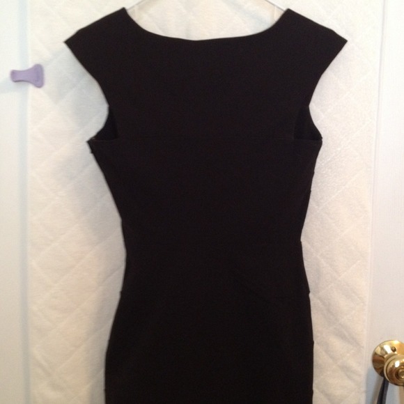 SOLD πππ Guess by Marciano little black dress - Picture 3 of 3